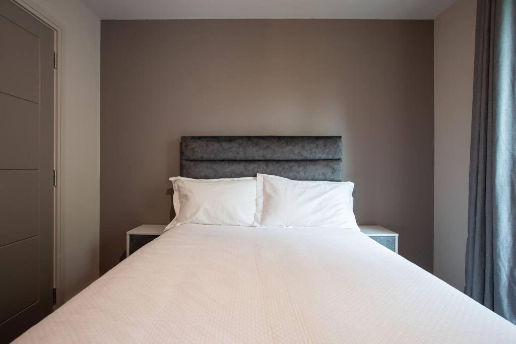 Modern 2Br With Balcony Next To The City Airport Bhd - Free Parking Belfast Kültér fotó